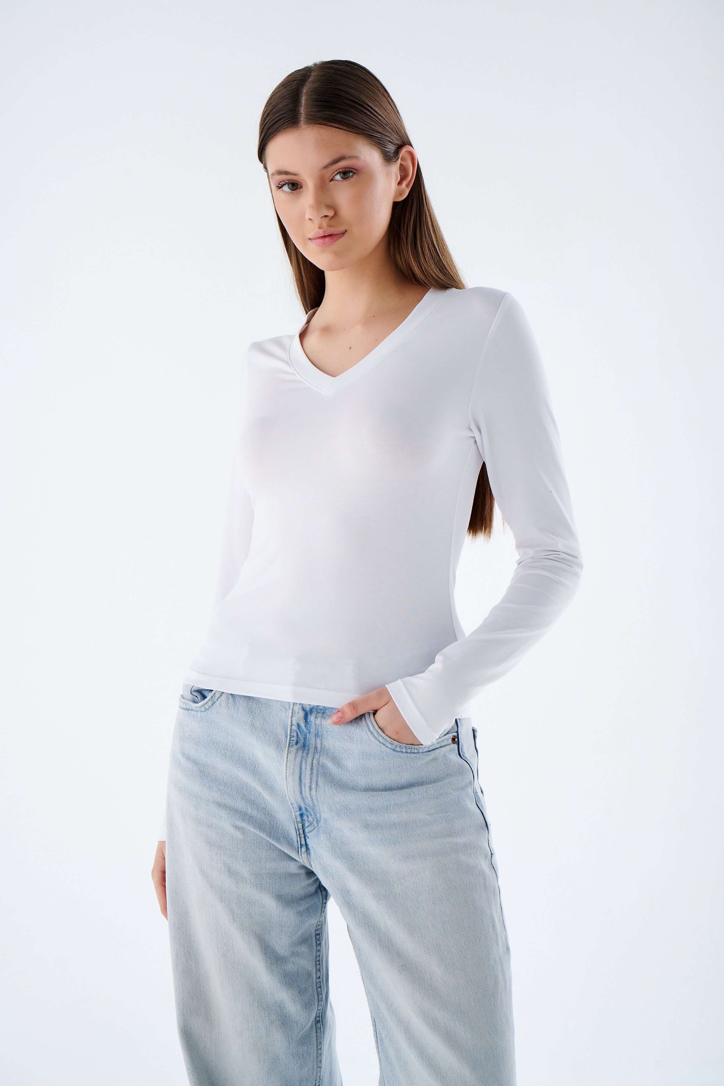 Damen T-shirt -  Langarm mit V-Ausschnitt - Figurbetont für Alltag & Büro